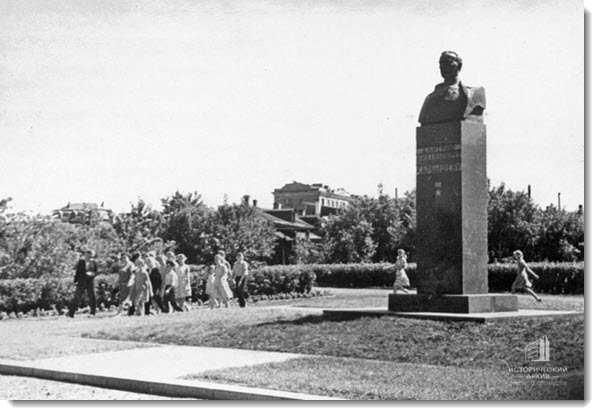 Памятник Герою Советского Союза Карбышеву Д.М.