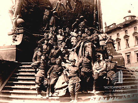 У памятника кайзеру Вильгельму I (Великому)-2