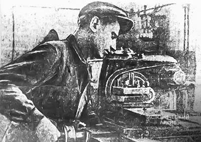 Токарь одного из омских заводов