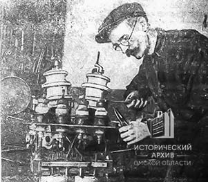 Слесарь электроцеха 3-го паровозного отделения ст. Омск А. Фокин