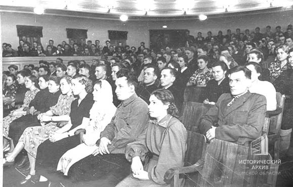 Собрание комсомольцев и молодежи г. Омска