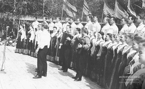 Выступление Омского русского народного хора