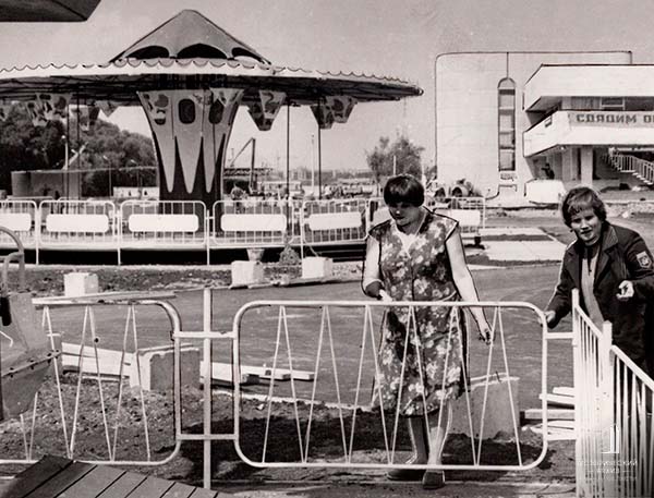 Покраска игровых площадок в зоне отдыха &laquo;Зеленый остров&raquo;.