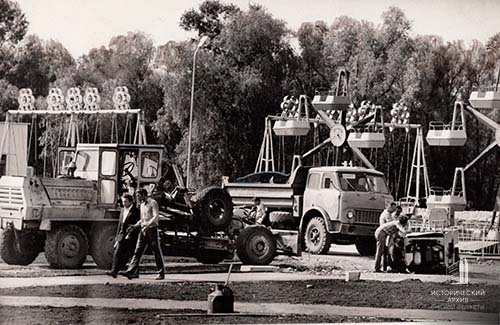 Строительство игровых площадок в зоне отдыха &laquo;Зеленый остров&raquo;.