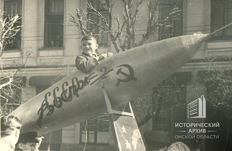 Омичи у импровизированного космического корабля