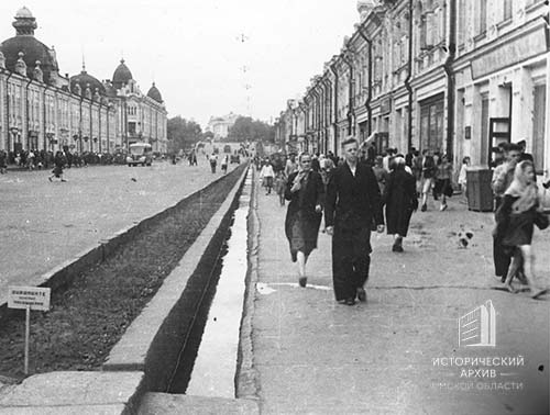 Улица Ленина, вид от моста через Омь
